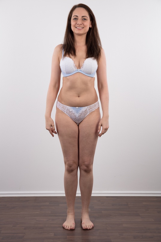 7. Download full pics of Oxana (30) from czechcasting.com