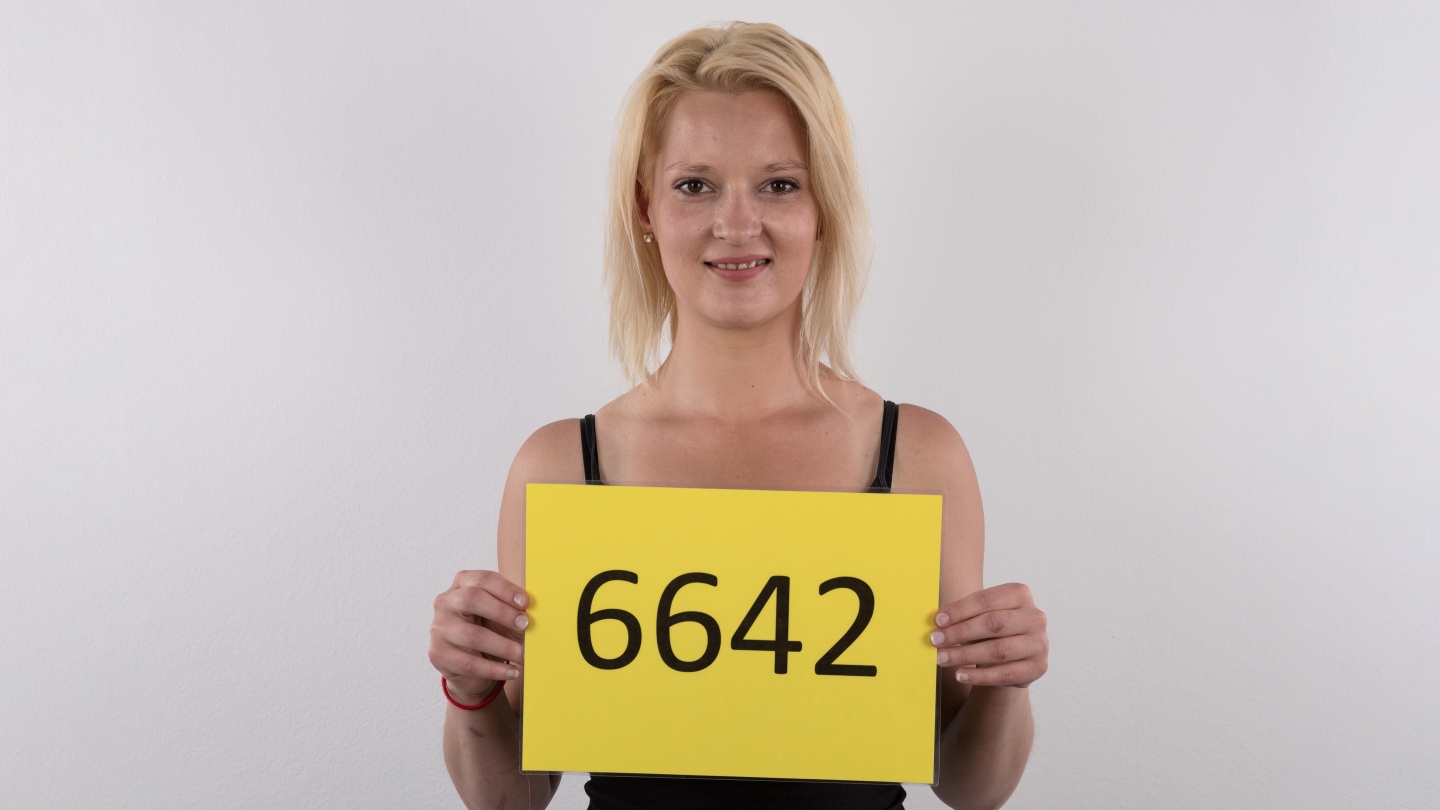Denisa (28)