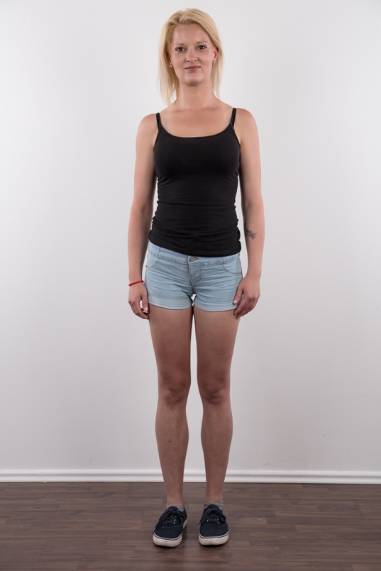 2. Download full pics of Denisa (28) from czechcasting.com