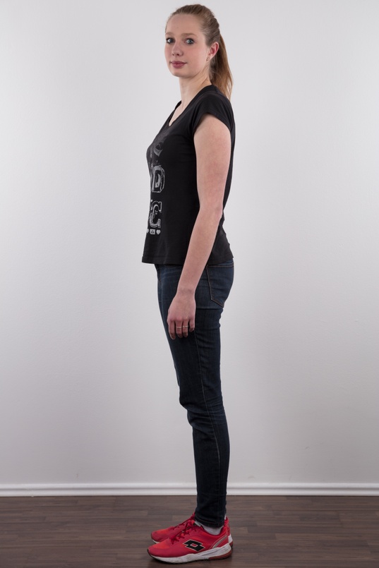 4. Download full pics of Tereza (22) from czechcasting.com