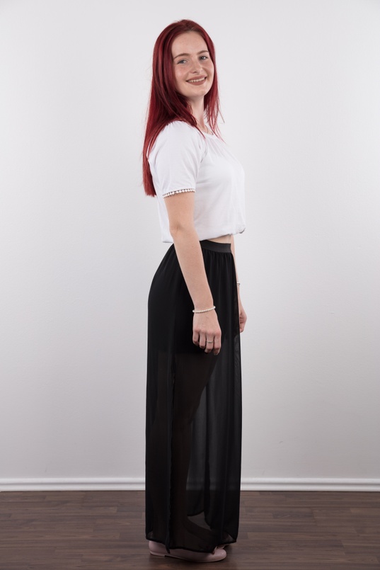 3. Download full pics of Tereza (19) from czechcasting.com