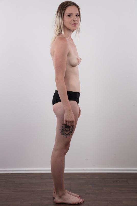 8. Download full pics of Lucie (18) from czechcasting.com