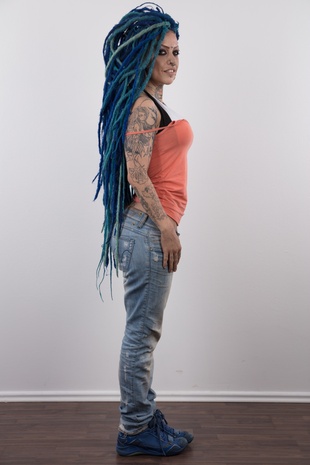 3. Download full pics of model Lady Blue (25) from czechcasting.com
