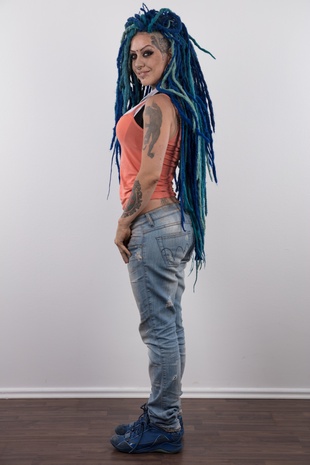 4. Download full pics of model Lady Blue (25) from czechcasting.com