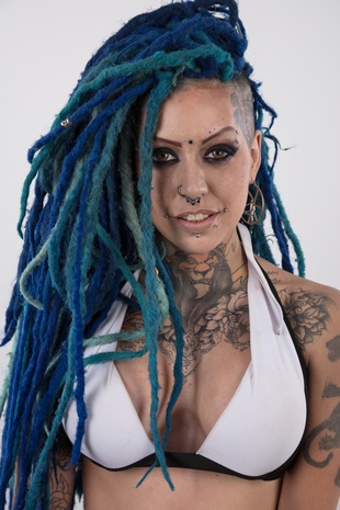 8. Download full pics of model Lady Blue (25) from czechcasting.com