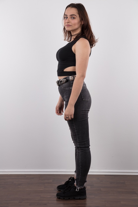 4. Download full pics of Marie (18) from czechcasting.com