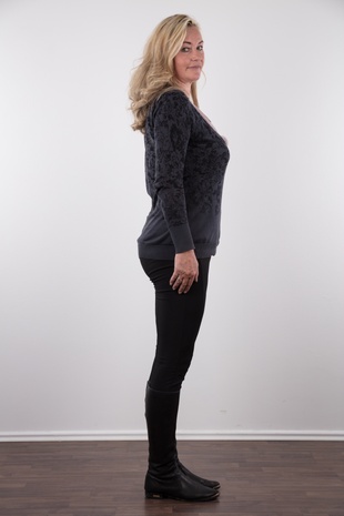 3. Download full pics of model Sandra (52) from czechcasting.com