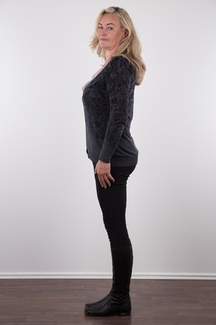 4. Download full pics of model Sandra (52) from czechcasting.com