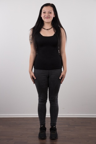 2. Download full pics of model Daniela (18) from czechcasting.com