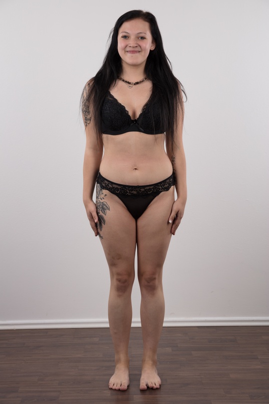 6. Download full pics of Daniela (18) from czechcasting.com