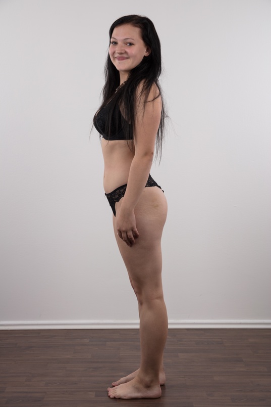 8. Download full pics of Daniela (18) from czechcasting.com