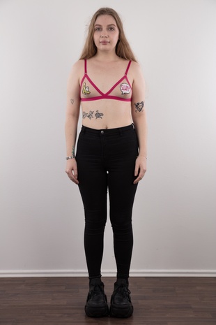 3. Download full pics of model Margarita (24) from czechcasting.com