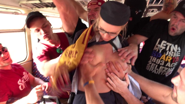 3. Download full pics of 火车司机被狠狠地干了 from czechgangbang.com