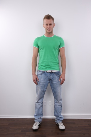 2. Download full pics of model Honza (26) from czechgaycasting.com
