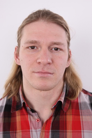 1. Download full pics of model Karel (23) from czechgaycasting.com