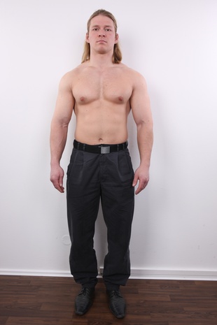 4. Download full pics of model Karel (23) from czechgaycasting.com