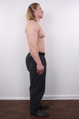 5. Download full pics of model Karel (23) from czechgaycasting.com