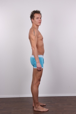 7. Download full pics of model Mario (26) from czechgaycasting.com