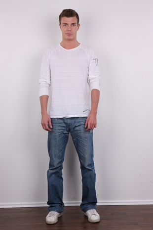 2. Download full pics of model Ricky (26) from czechgaycasting.com