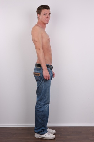 8. Download full pics of model Ricky (26) from czechgaycasting.com