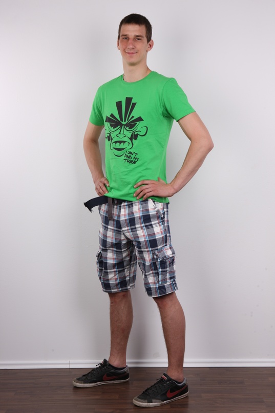 2. Download full pics of Lukas (20) from czechgaycasting.com