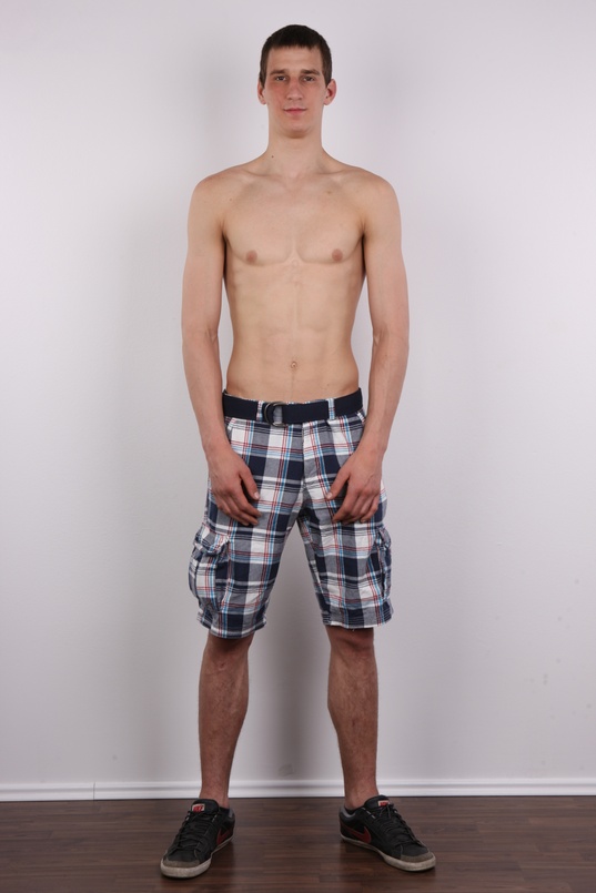 7. Download full pics of Lukas (20) from czechgaycasting.com
