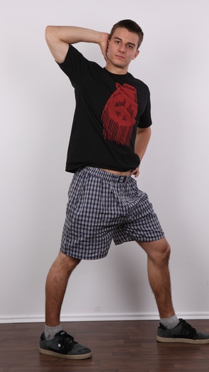 5. Download full pics of Simon (22) from czechgaycasting.com