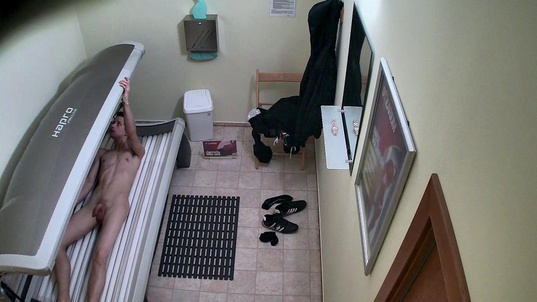 5. Download full pics of Slim Hunk’s Solo Tanning Adventure from czechgaysolarium.com