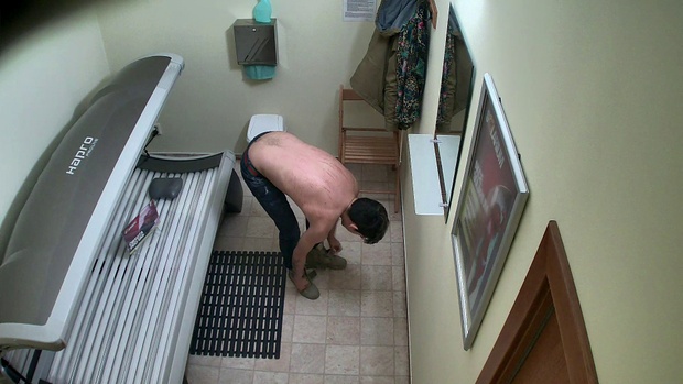 2. Download full pics of Spogliarello bollente di Young Stud from czechgaysolarium.com