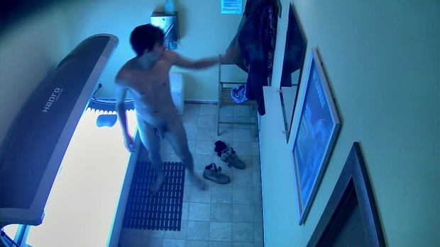 4. Download full pics of Spogliarello bollente di Young Stud from czechgaysolarium.com