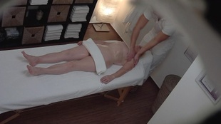 8. Download full pics of Vaca velha peluda implora por mais durante massagem safada from czechav.com