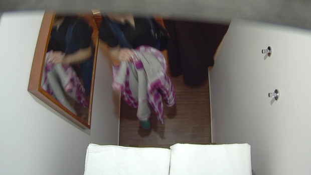 1. Download full pics of Morena bimba geme como uma prostituta enquanto é destruída from czechmassage.com