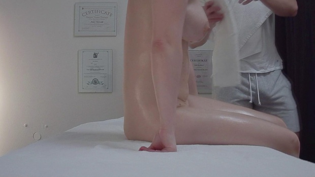 9. Download full pics of Storbarmet asiatisk luder får finger og bliver kneppet foran kameraet from czechmassage.com