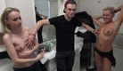Czech Mega Swingers: Metà della festa finisce sul pavimento del bagno