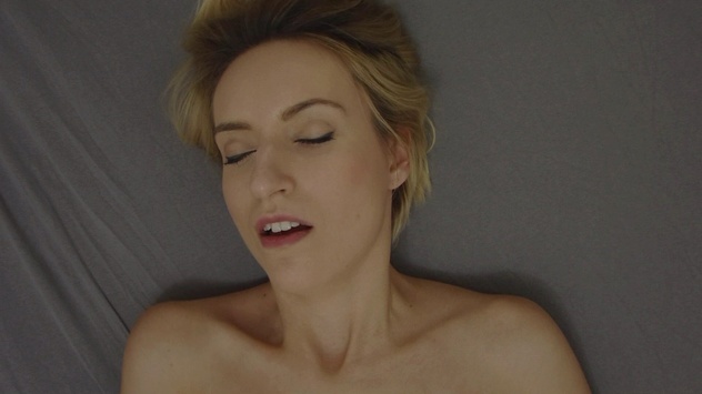 Czech Orgasm: Public Train Bang – Shameless Couple’s Moving Sex Show