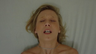 3. Download full pics of 丰满的金发女郎接受一切——电梯之旅变得更加淫荡 from czechorgasm.com