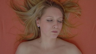 1. Download full pics of Beauty and the Jizz - Tjekkisk lækkerbisken dækket og glad from czechorgasm.com