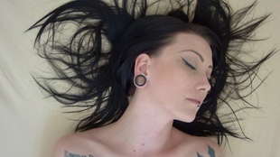 1. Download full pics of Süße Goth spielt mit ihrer Muschi from czechorgasm.com