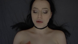 5. Download full pics of Киска и палец from czechorgasm.com