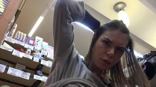 2. Download full pics of The girl with the handbag likes to swallow from czechpawnshop.com