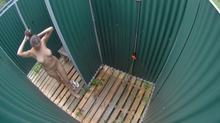 2. Download full pics of Krásná mokrá prsa from czechpool.com