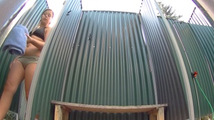 1. Download full pics of Extra šťavnatá kundička from czechpool.com