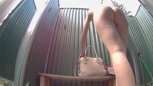 2. Download full pics of Mladá a vlhká from czechpool.com