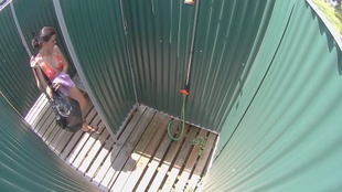 1. Download full pics of Krásná dívka má dokonalou kundičku from czechpool.com