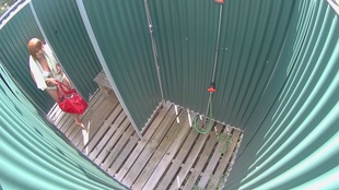 1. Download full pics of Velký kus zadku from czechpool.com