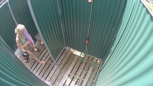 1. Download full pics of Blondýnka s dokonalou kundičkou from czechpool.com