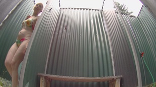 1. Download full pics of Zralá blondýnka MILF from czechpool.com