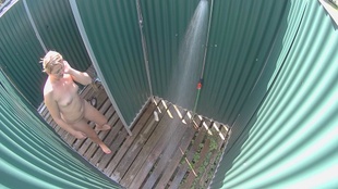 3. Download full pics of Nezapomenutelná svatební sprcha nové nevěsty from czechpool.com