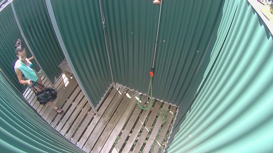 1. Download full pics of Offentlig brusebadfantasi med en våd brunette from czechav.com