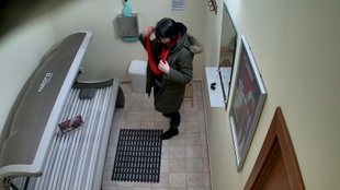 1. Download full pics of Brunette Starts Playing With Her Pussy in Solarium from czechsolarium.com